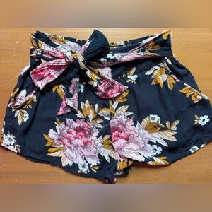 BILLABONG - tropical floral shorts size large with tie attached to shorts
